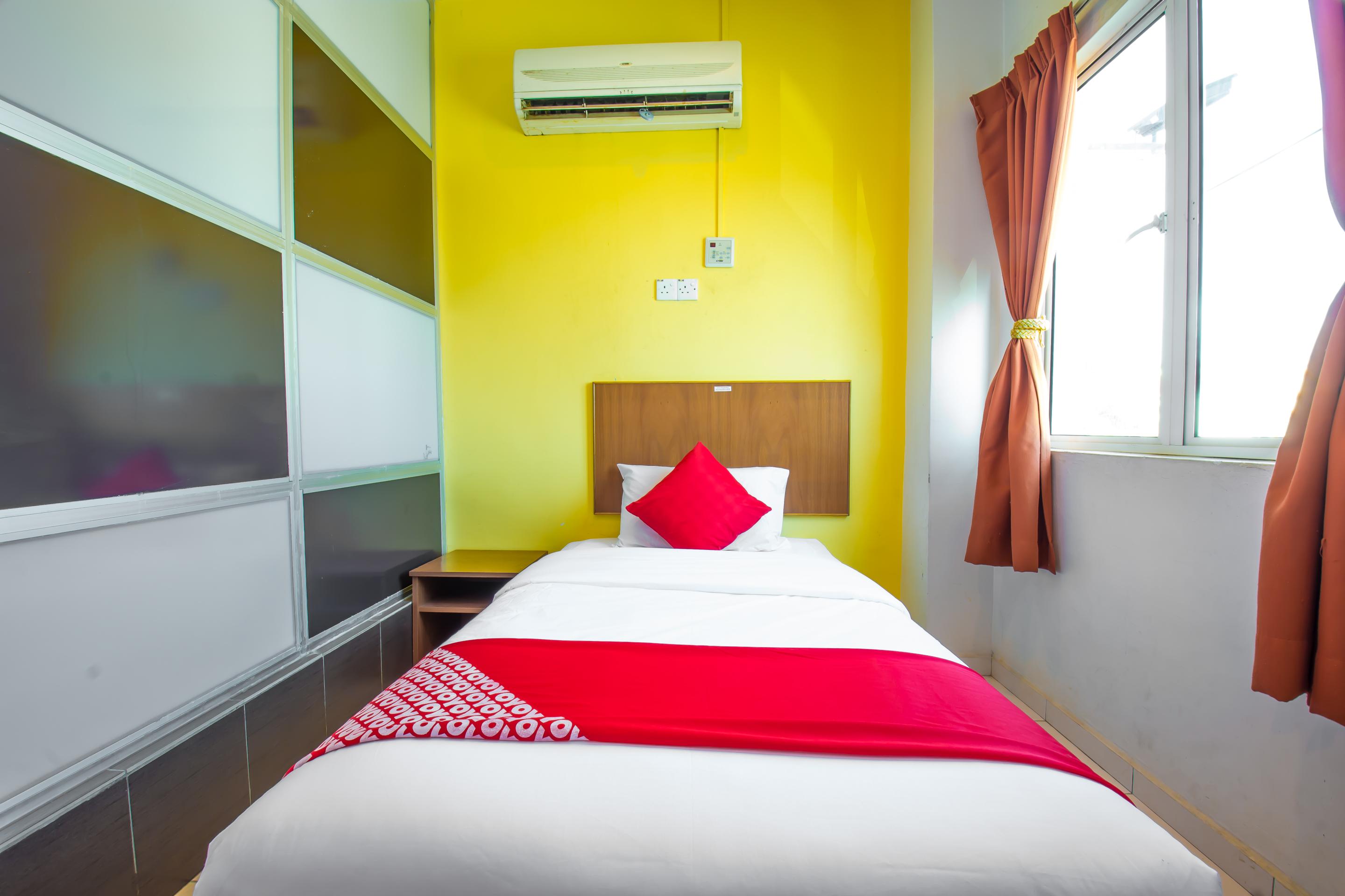 Oyo 582 Hotel Walk Inn Kampong Pasir Puteh  Ngoại thất bức ảnh