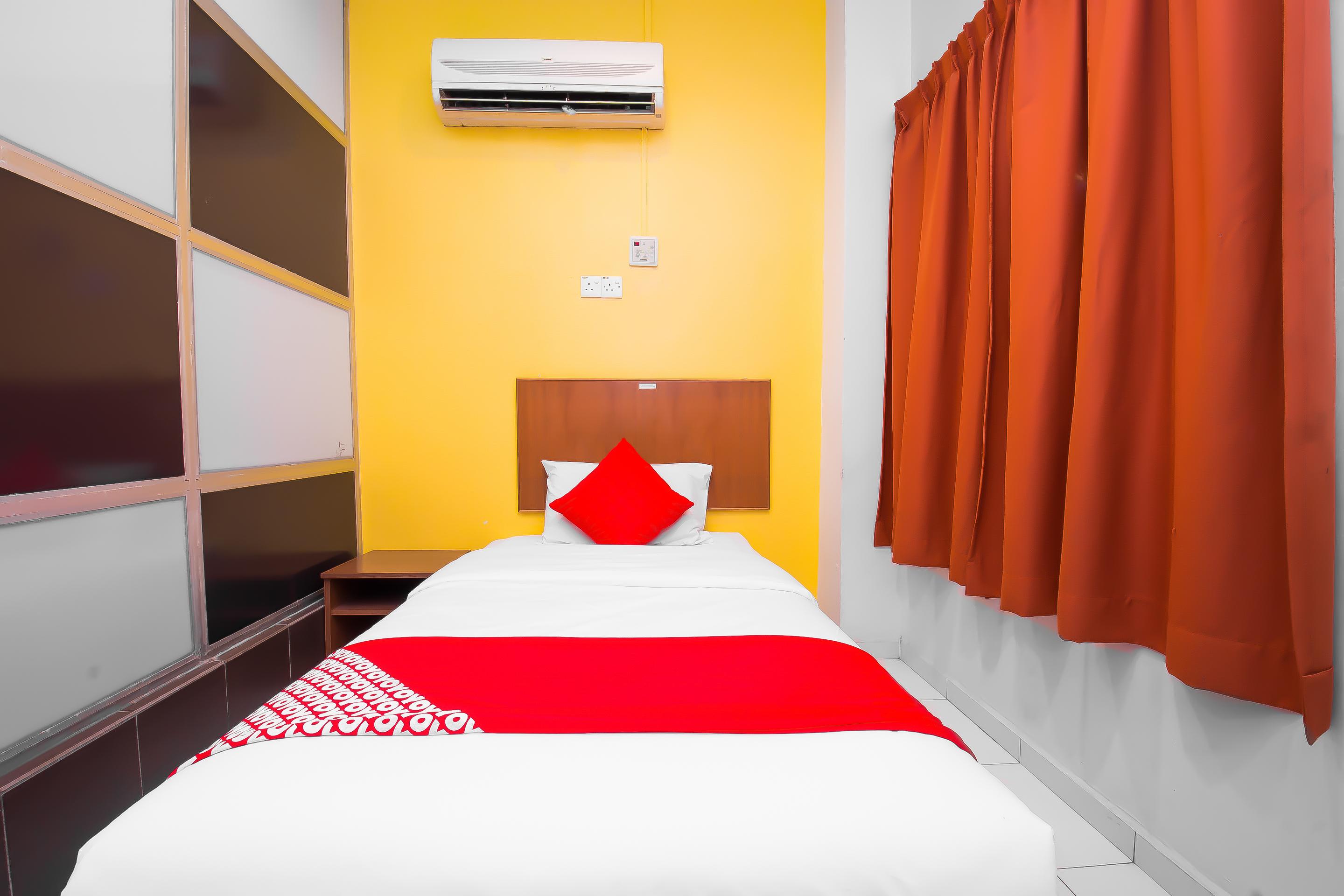 Oyo 582 Hotel Walk Inn Kampong Pasir Puteh  Ngoại thất bức ảnh