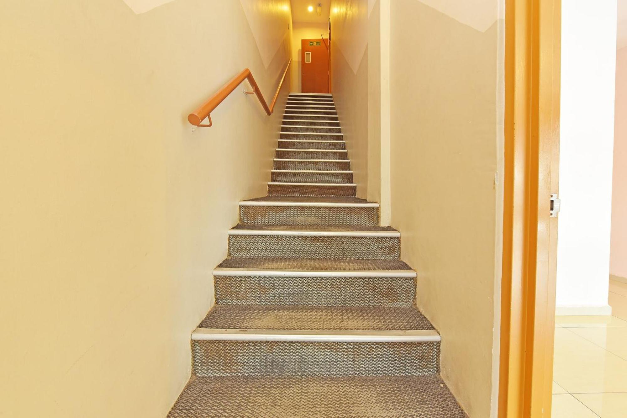 Oyo 582 Hotel Walk Inn Kampong Pasir Puteh  Ngoại thất bức ảnh