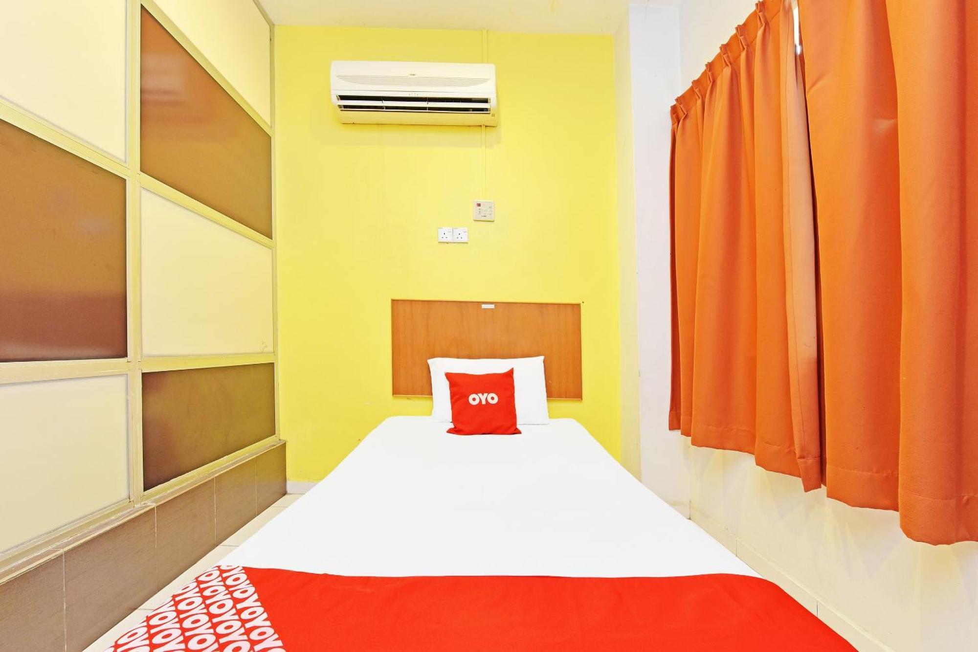 Oyo 582 Hotel Walk Inn Kampong Pasir Puteh  Ngoại thất bức ảnh